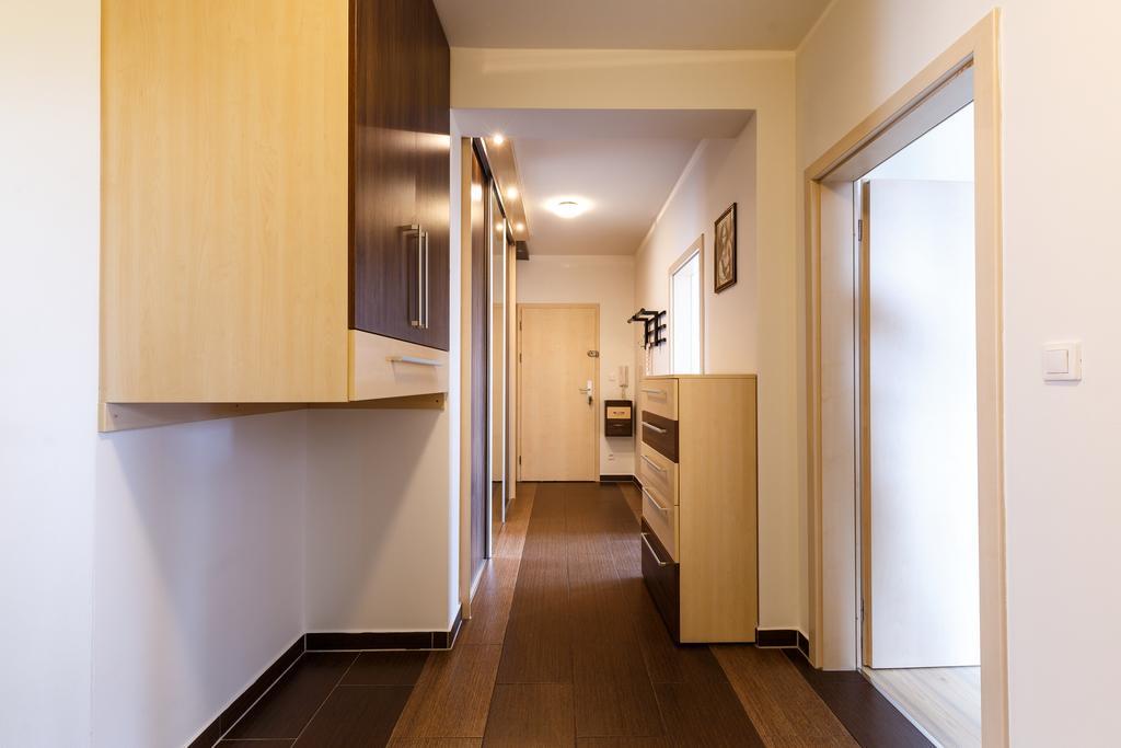 Modern With 2 Bedrooms Apartment