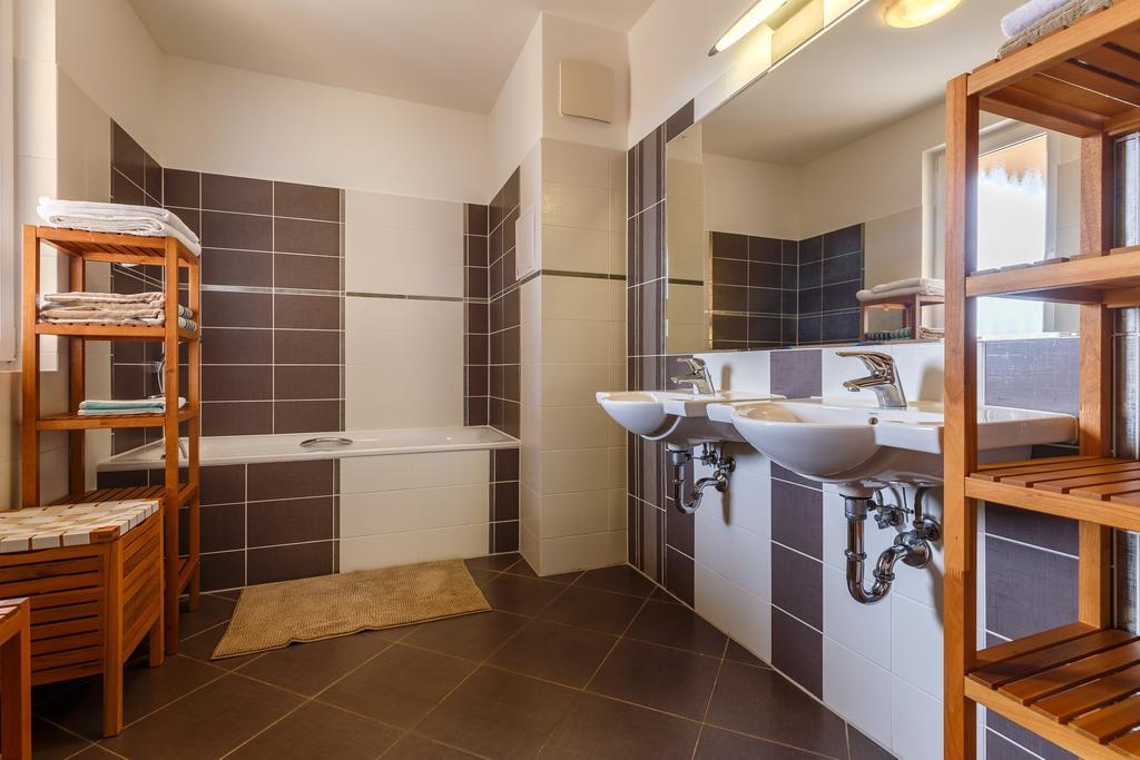 Apartment Modern With 2 Bedrooms *