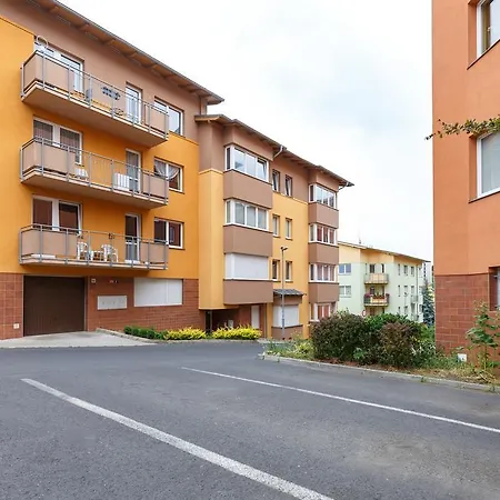 Modern Apartment With 2 Bedrooms Karlovy Vary Exterior photo